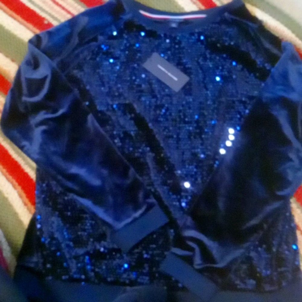 Ladies Hillfiger valure w embellished front.